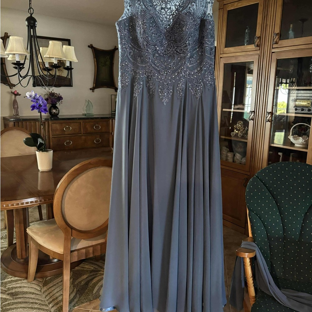 Elegant Gray Lace Evening Gown